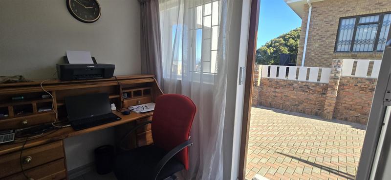 6 Bedroom Property for Sale in Reebok Western Cape